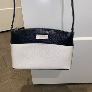 Small Kate Spade purse with adjustable strap